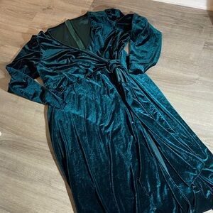 Elegant Velvet Evening Dress in Teal
